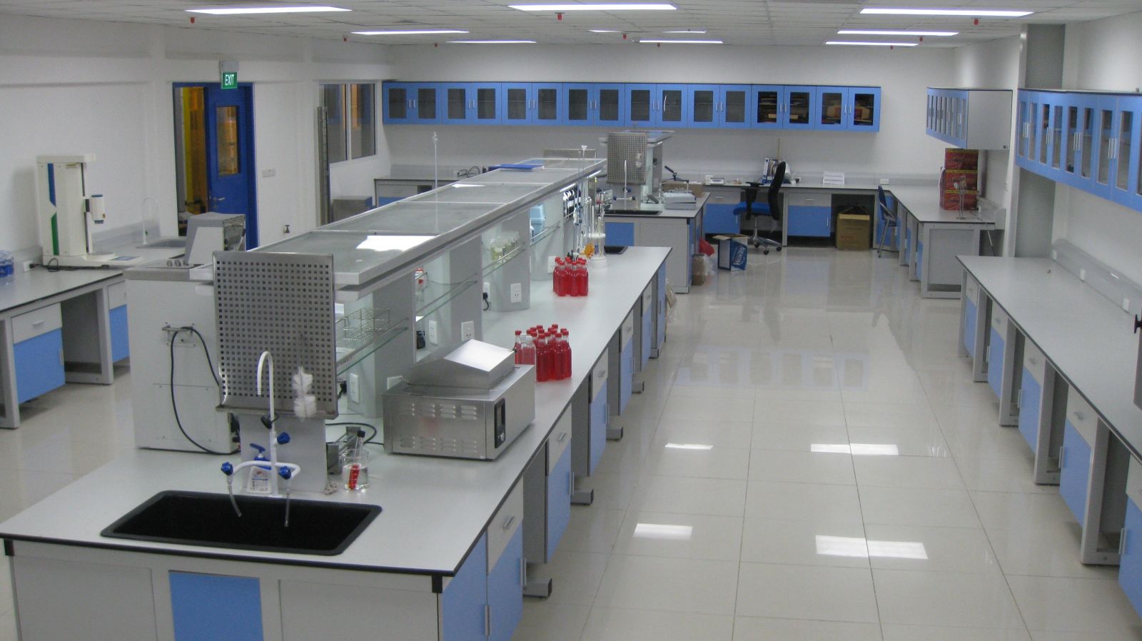 Chuyên tư vấn thiết kế phòng thí nghiệm bàn thí nghiệm đạt tiêu chuẩn quốc tế